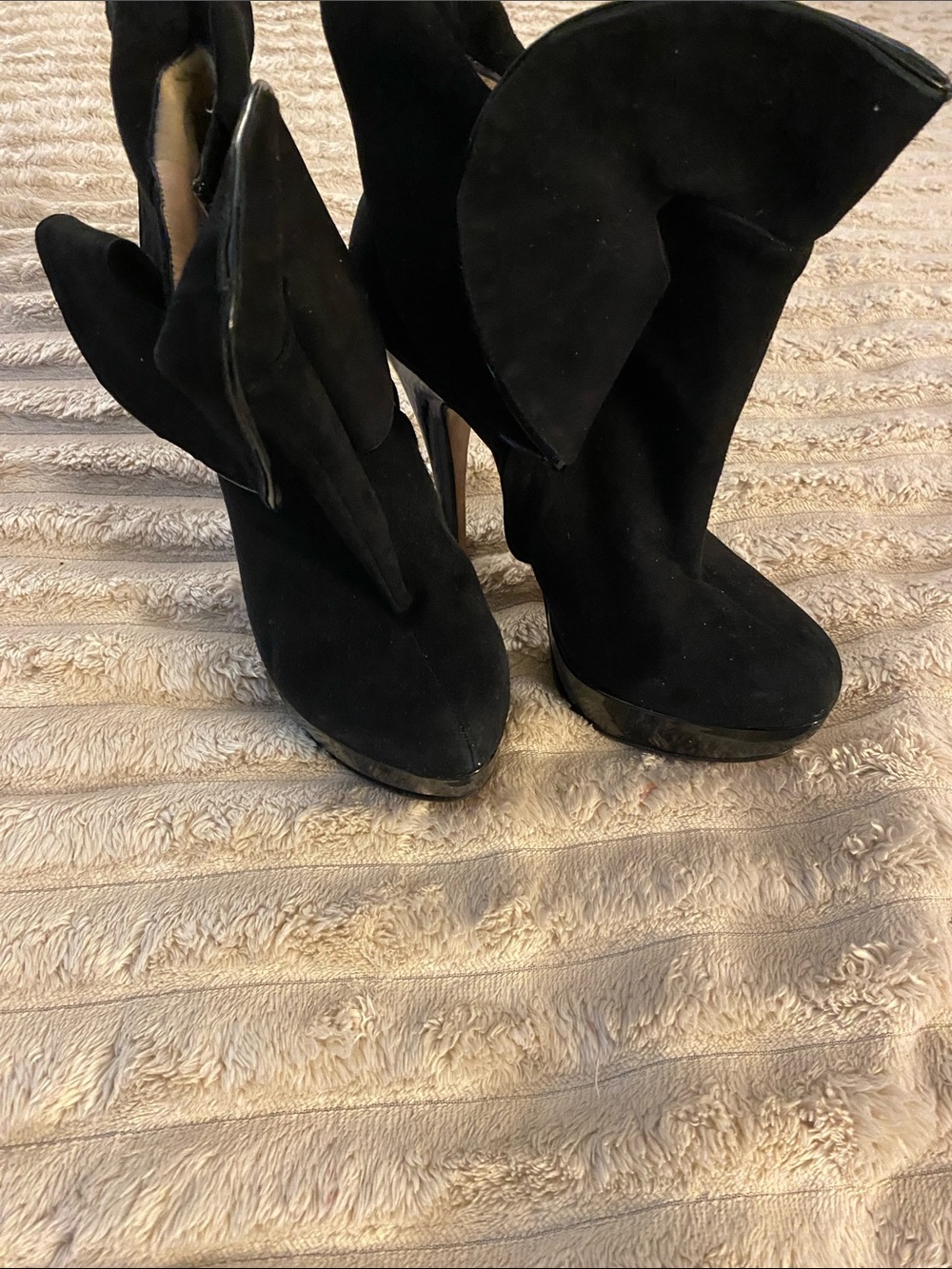 Vero Cuoio Black Suede Sculptural High-Heel Boots. Cut small fits a size 7.